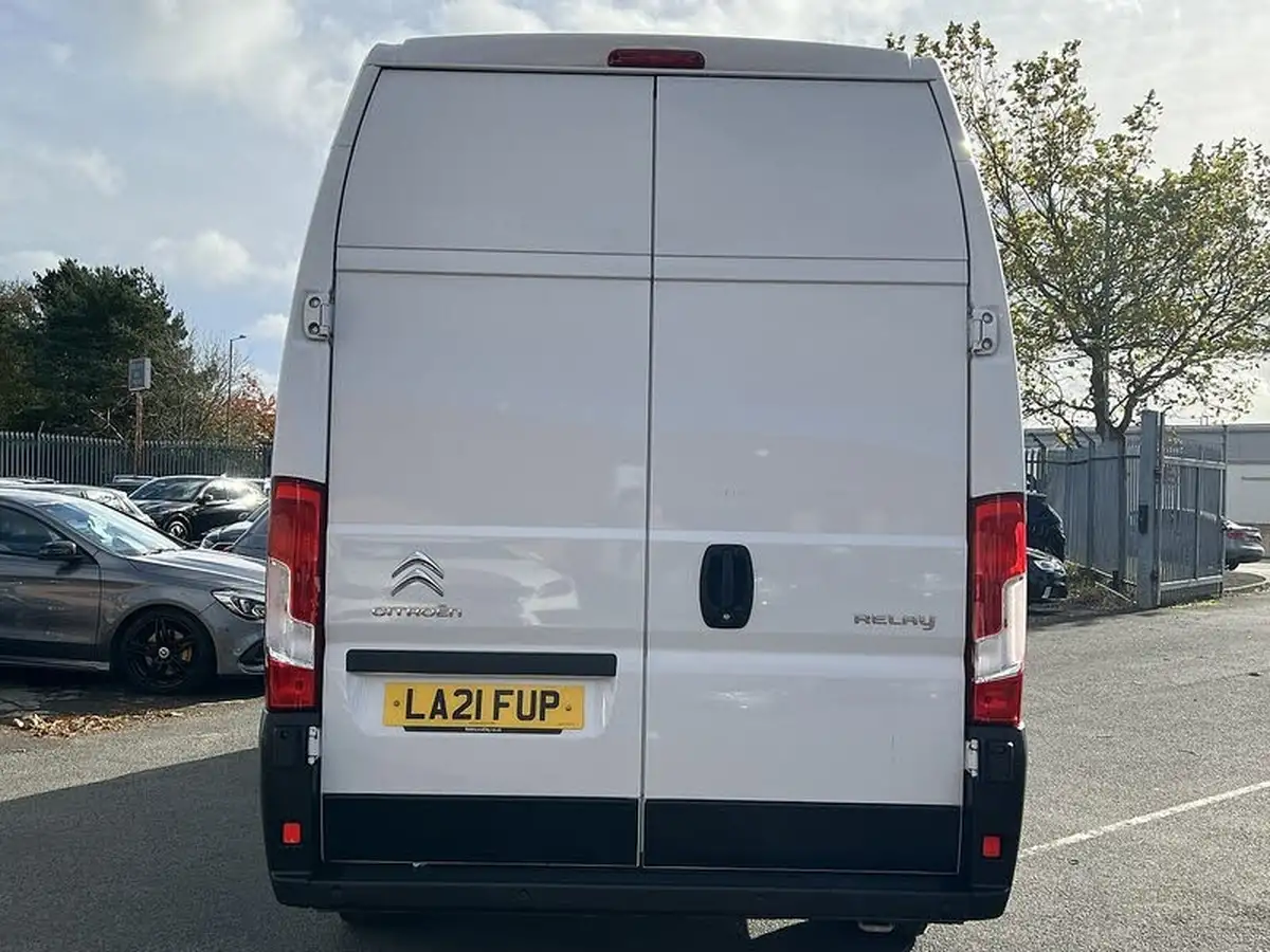 2021-citroen-relay-22bluehdi-35-l4h3-heavy-enterprise-140eu6dtss-big-3