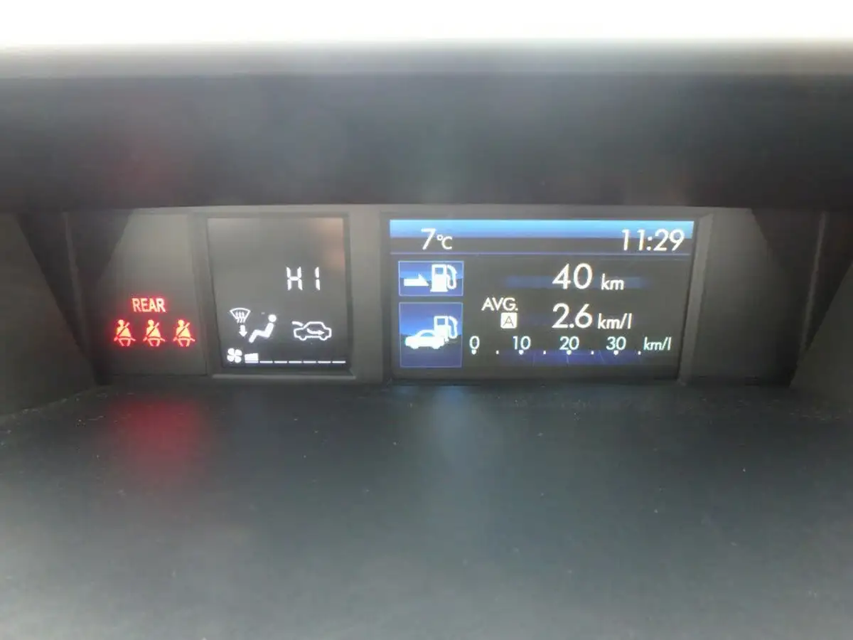2012-subaru-xv-big-15