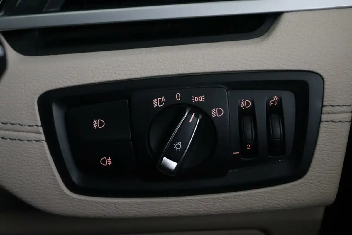2019-bmw-x1-15-sdrive18i-xline-big-17