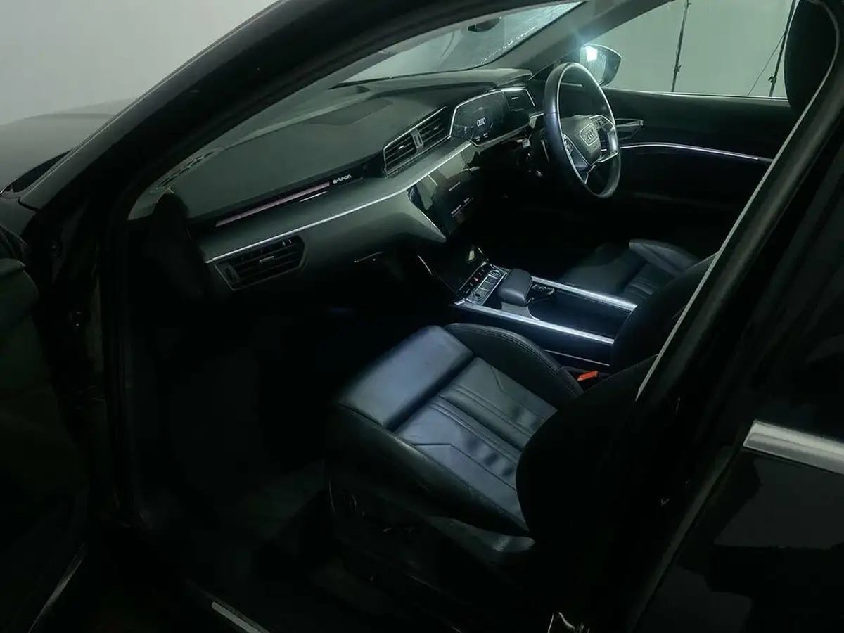 2021-audi-e-tron-50e-sport-station-wagon-big-16