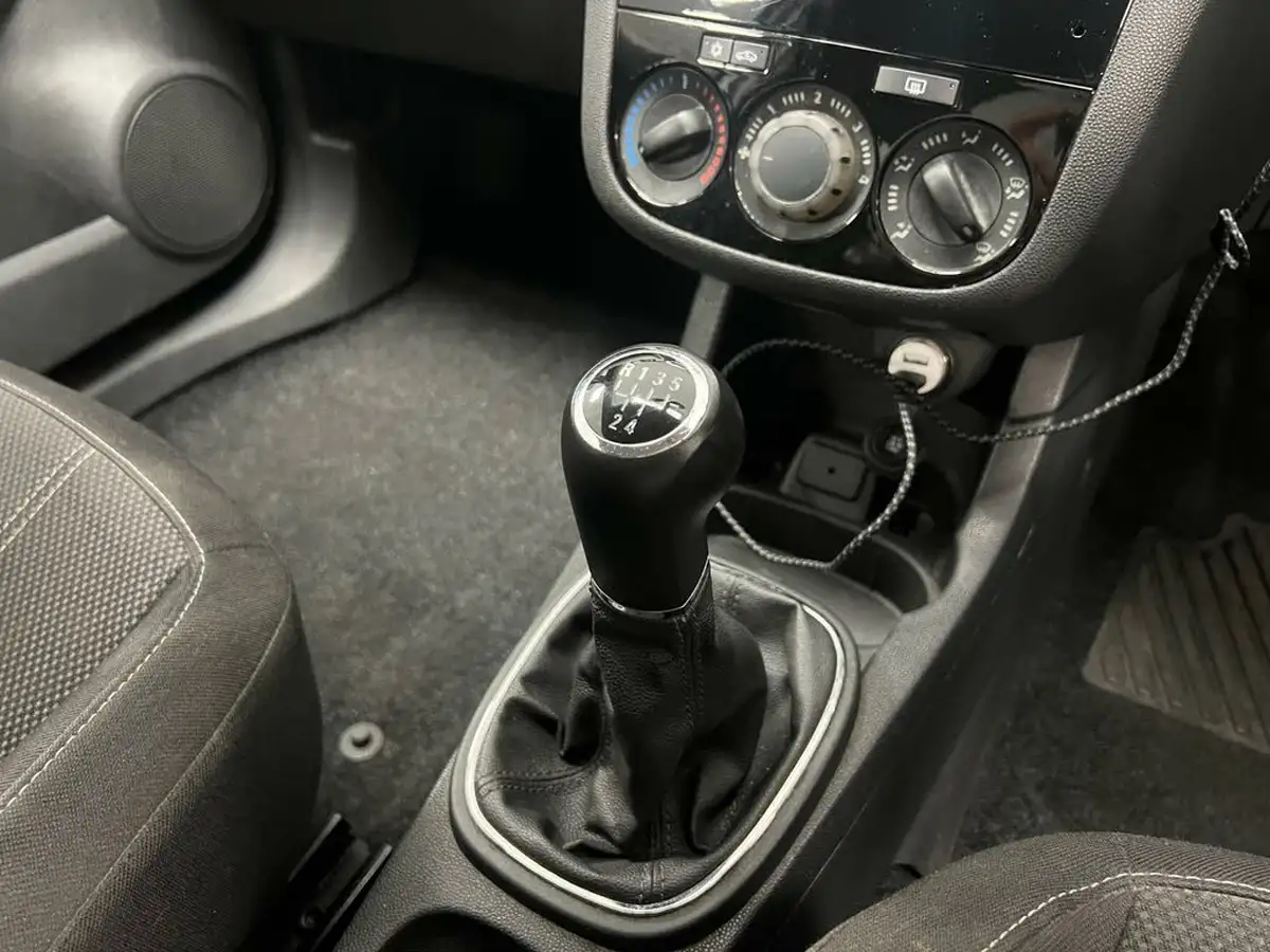 2014-vauxhall-corsa-12-3d-big-8