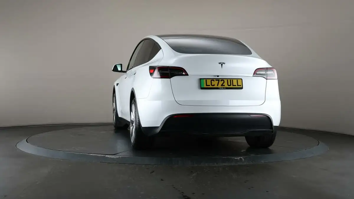2022-tesla-model-y-e-rwd-big-37
