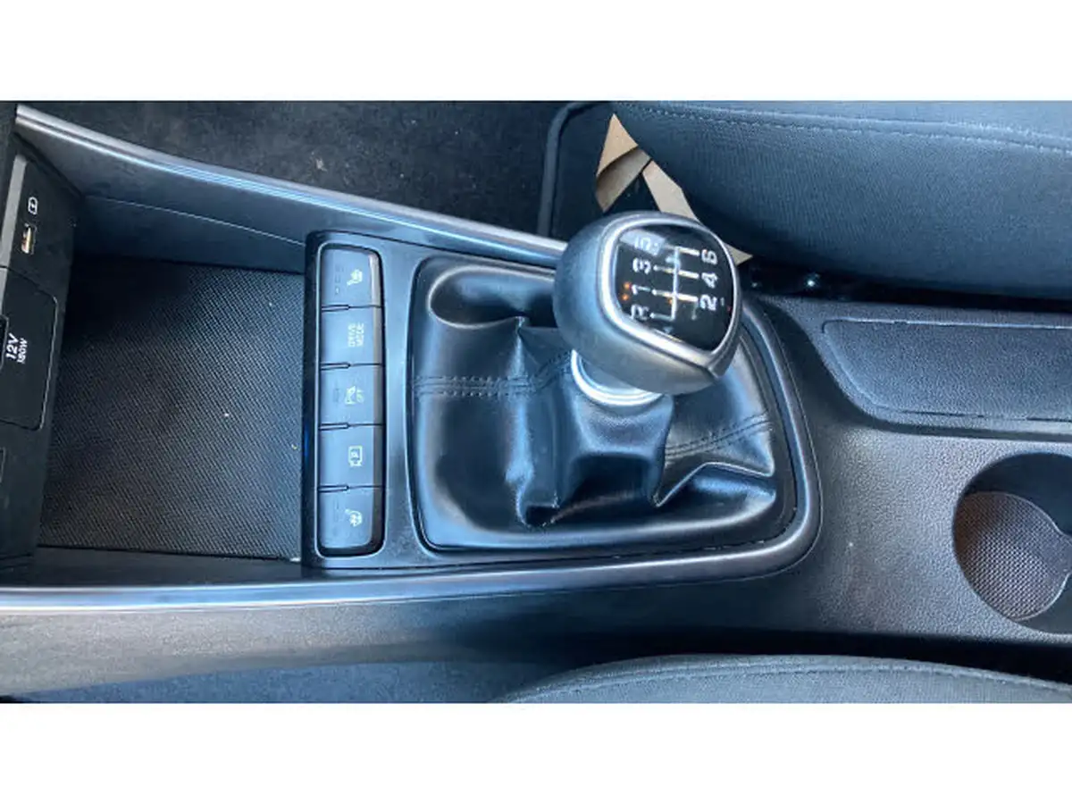 2022-hyundai-i20-10-t-gdi-premium-eclutch-imt-big-12