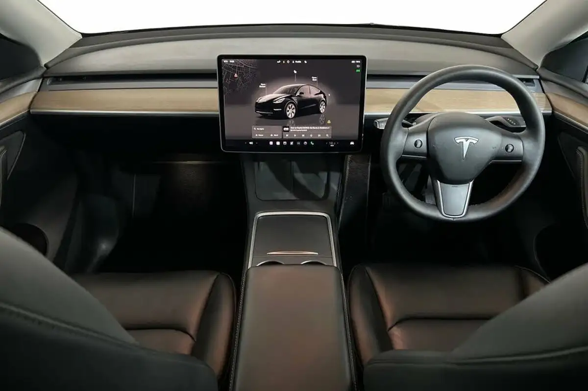 2022-tesla-model-y-e-long-range-big-9