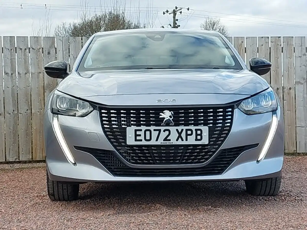 2023-peugeot-208-12-puretech-allure-premium-100ps-eat8-big-18