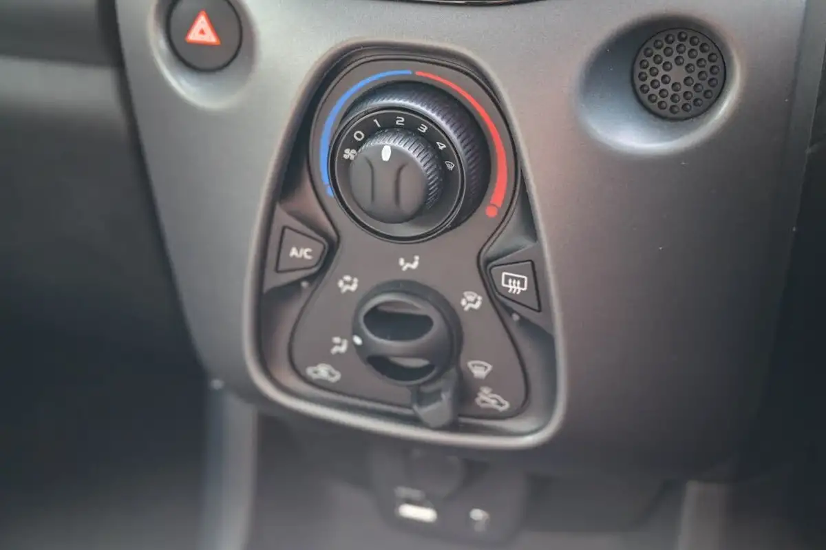 2020-toyota-aygo-10-vvt-i-x-play-big-29