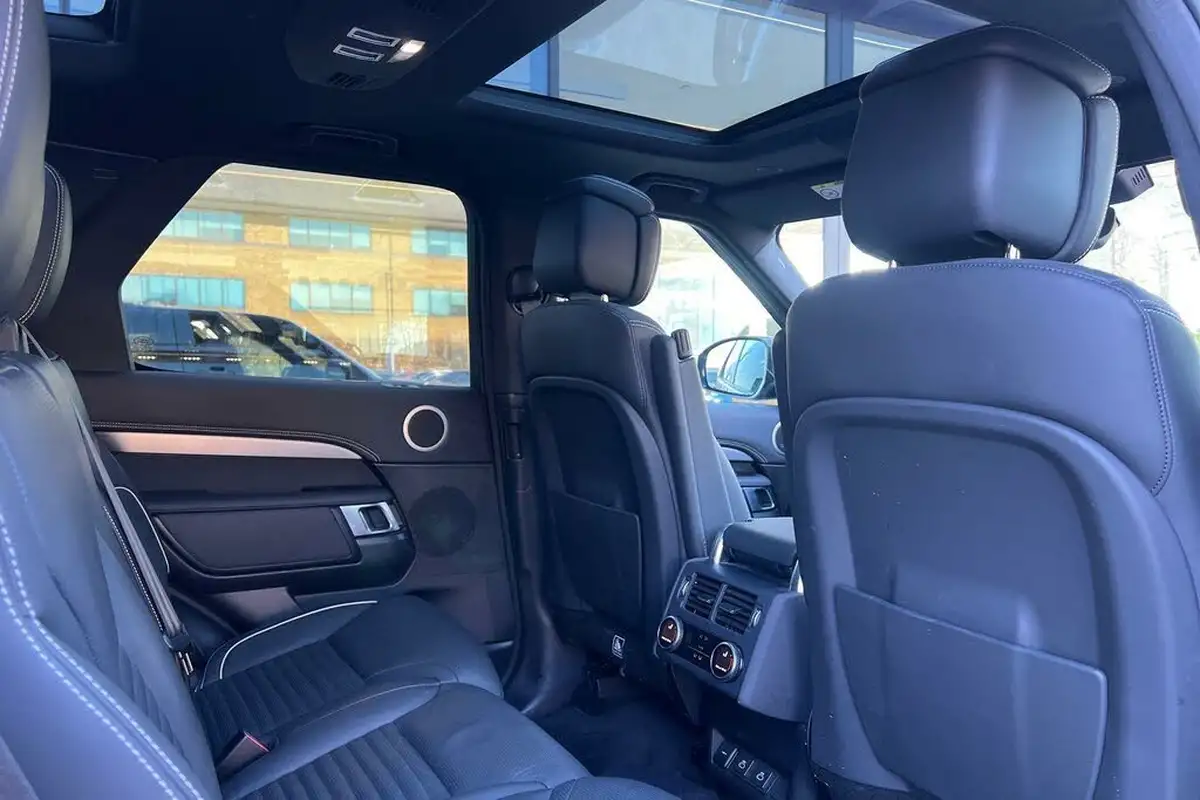 2022-land-rover-discovery-30-d300-r-dynamic-hse-big-34