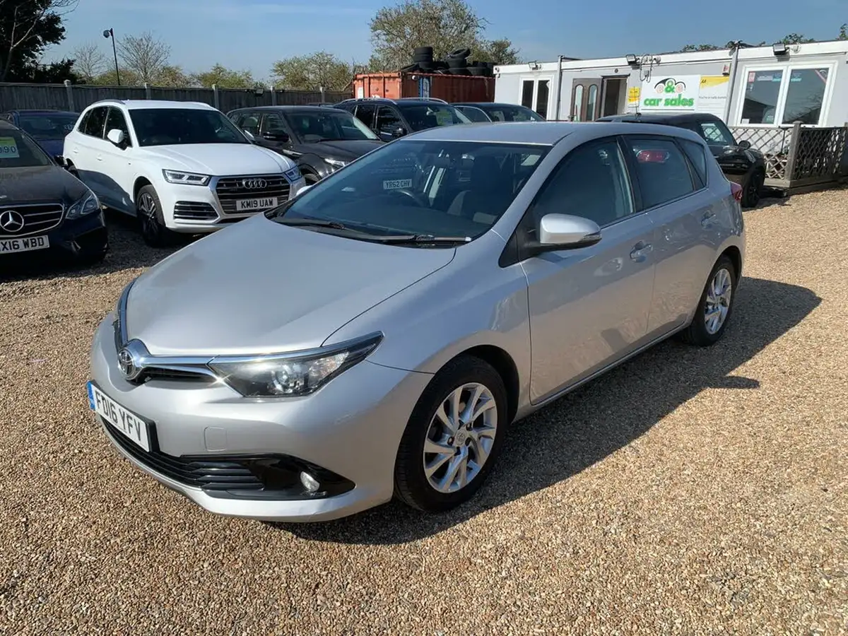 2016-toyota-auris-12-business-edition-hatchback-big-2