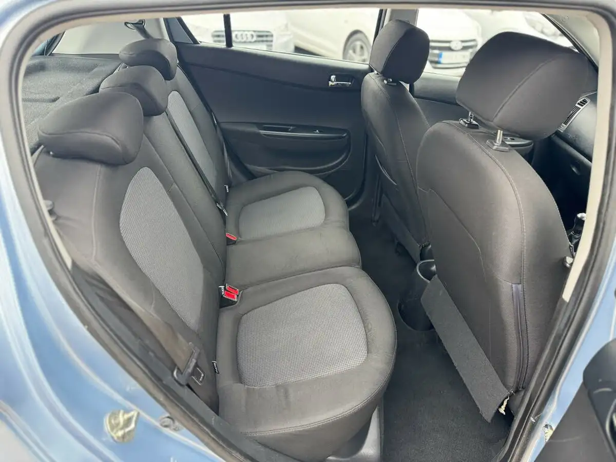 2012-hyundai-i20-12-active-5d-big-7