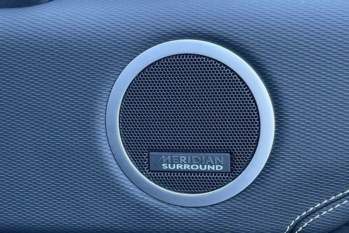 2022-land-rover-discovery-30-d300-r-dynamic-hse-big-57