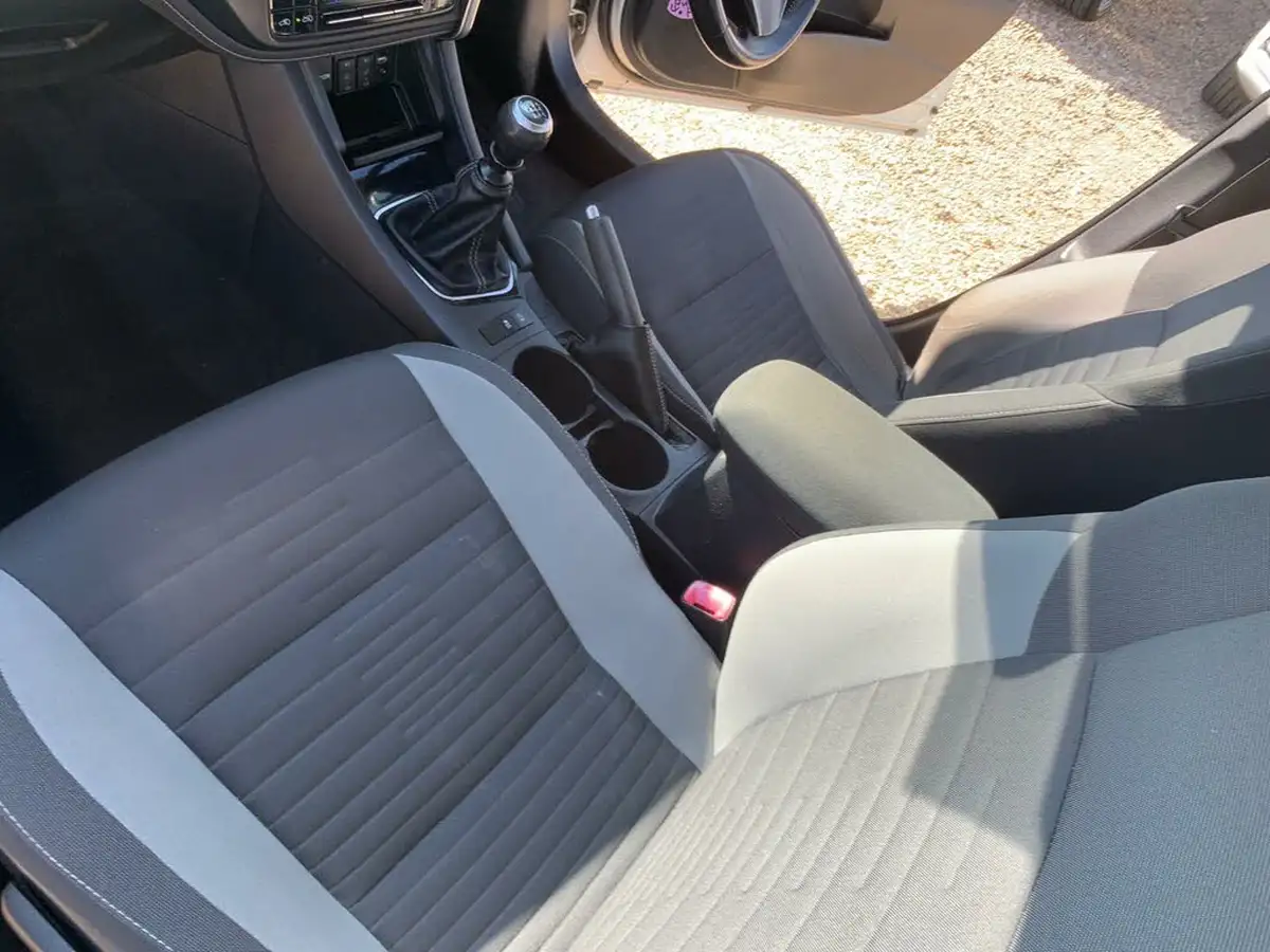 2016-toyota-auris-12-business-edition-hatchback-big-26