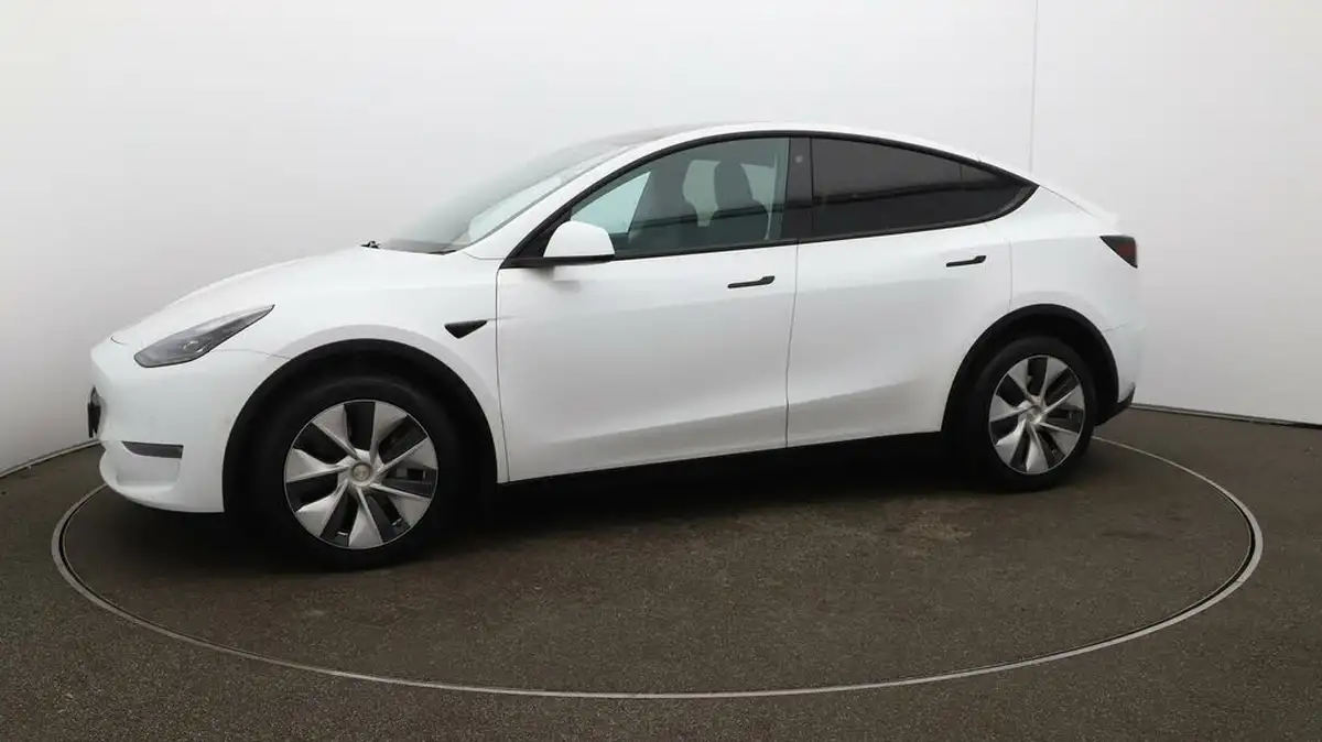 2022-tesla-model-y-e-long-range-big-58