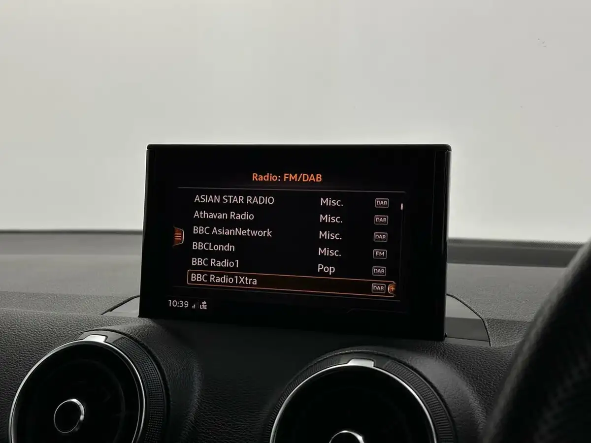 2019-audi-q2-10-30-tfsi-s-line-big-23