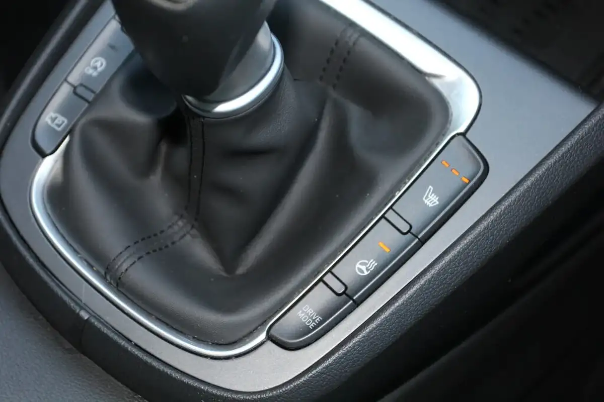 2022-hyundai-kona-10-t-gdi-premium-big-25