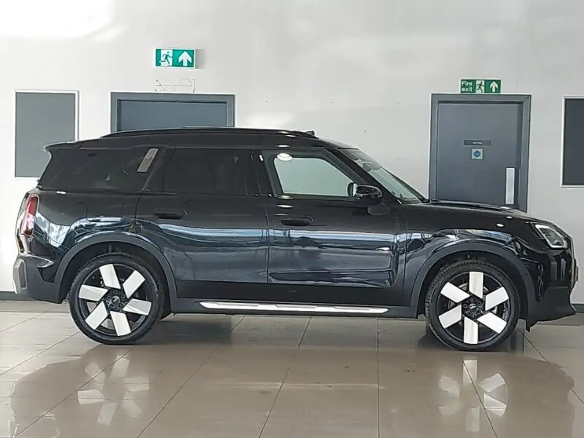 2024-mini-countryman-15-cooper-c-exclusive-big-2