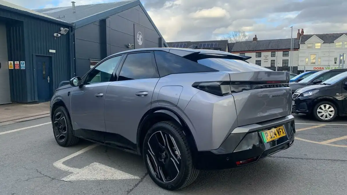 2024-peugeot-3008-suv-e-gt-big-4