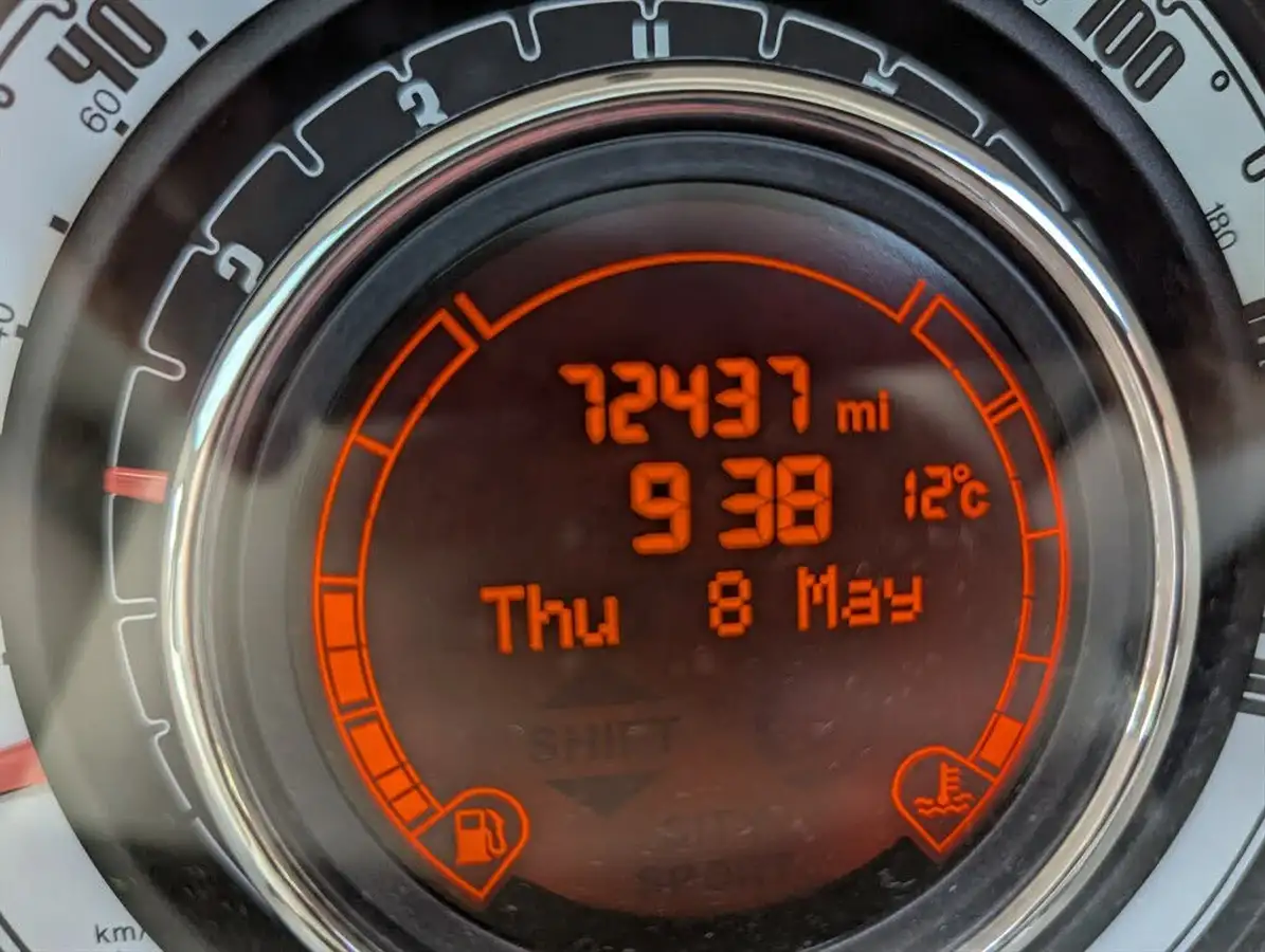 2014-fiat-500-12-lounge-big-27