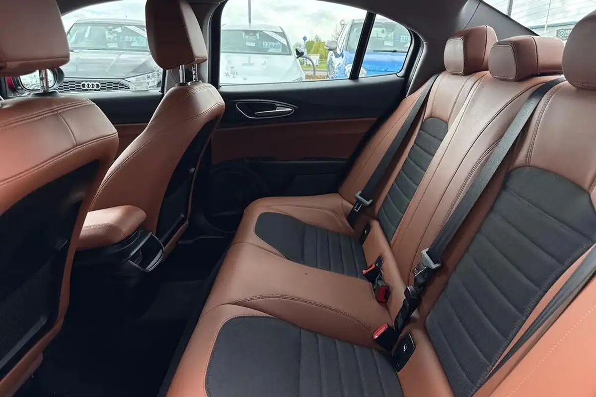 2019-alfa-romeo-giulia-22td-super-big-24