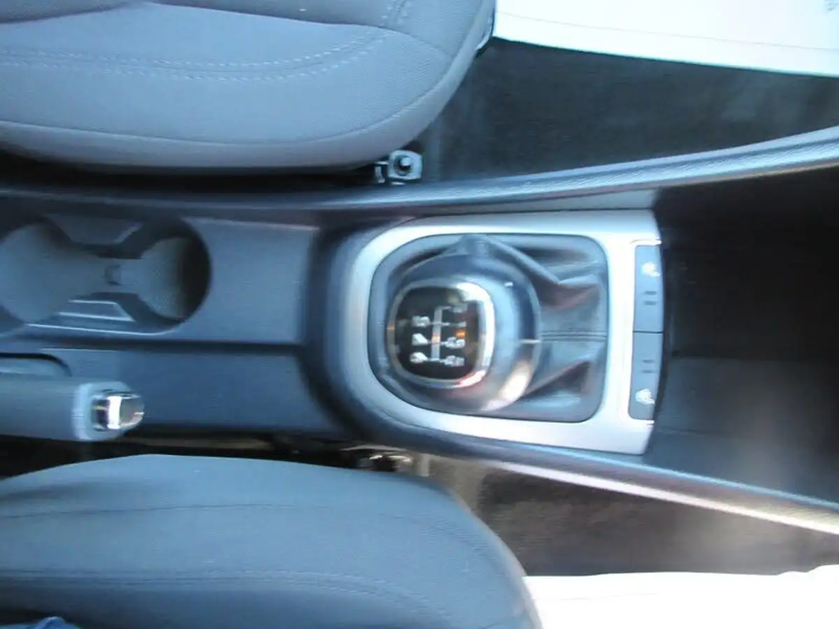 2014-kia-rio-14-3-isg-5d-big-20