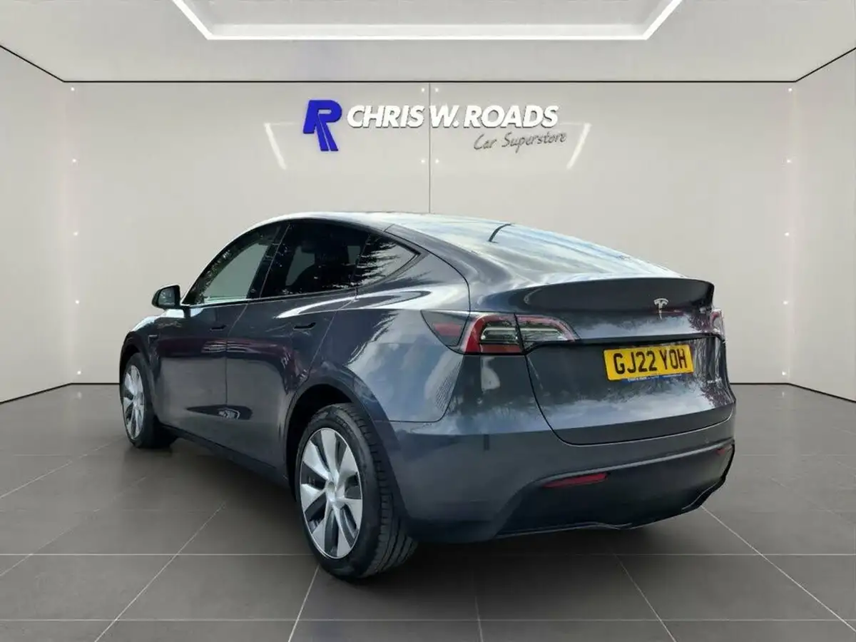 2022-tesla-model-y-e-long-range-big-1