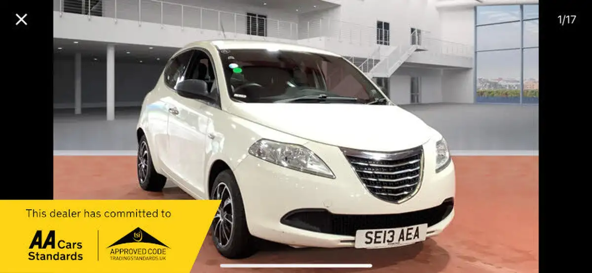 2013-chrysler-ypsilon-12-s-big-1