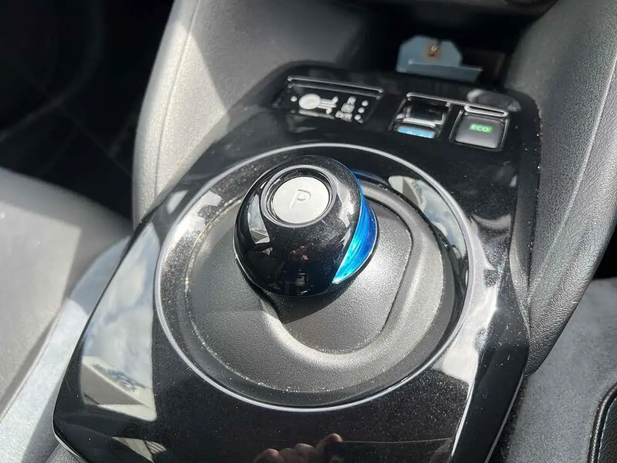 2021-nissan-leaf-e-tekna-big-34