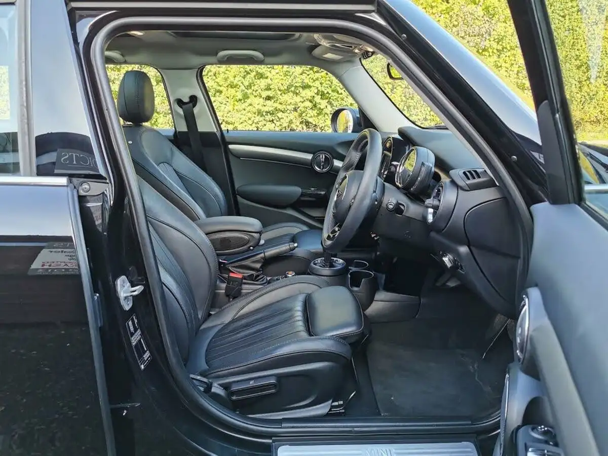 2021-mini-cooper-15-cooper-exclusive-series-ii-hatchback-5d-auto-big-10