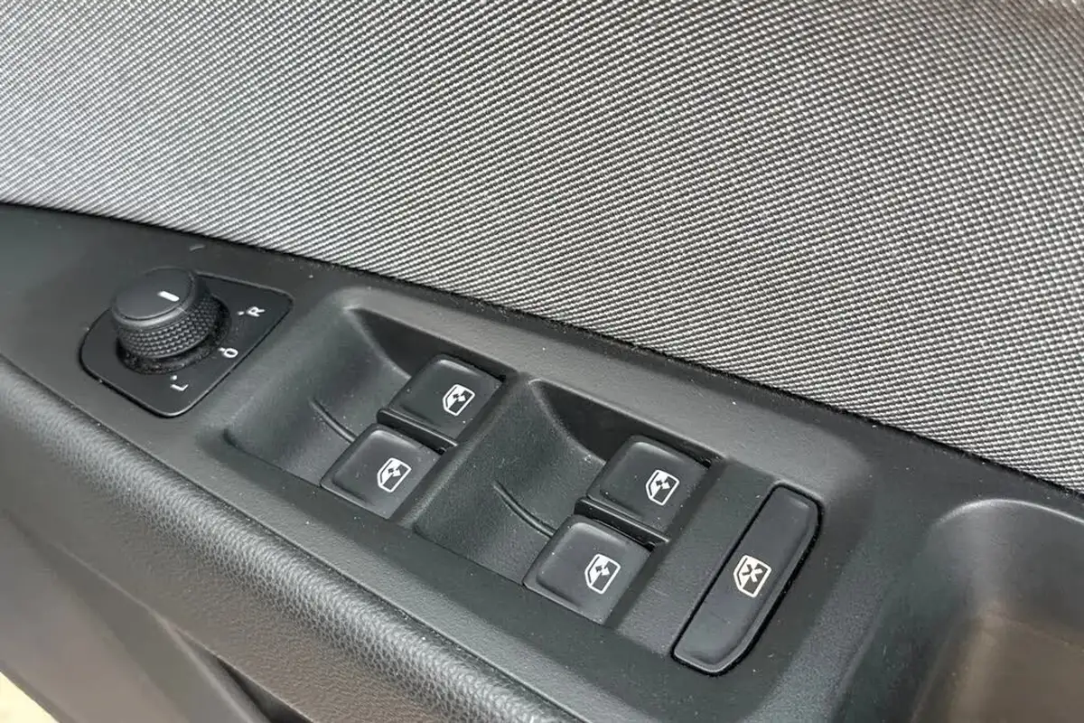 2019-seat-leon-16tdi-se-dynamic-ss-hatchback-big-38
