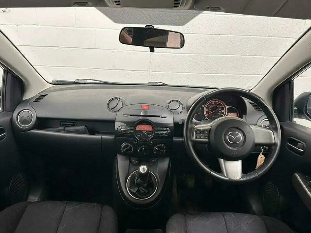 2011-mazda-mazda2-13-tamura-5d-big-1