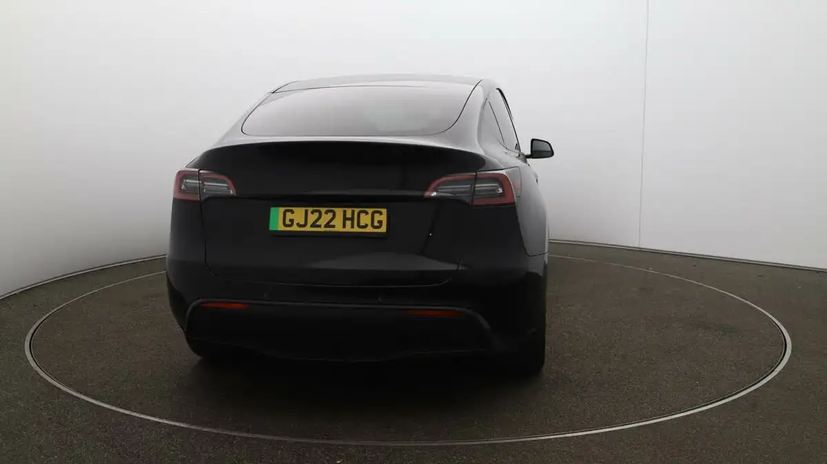 2022-tesla-model-y-e-long-range-big-48