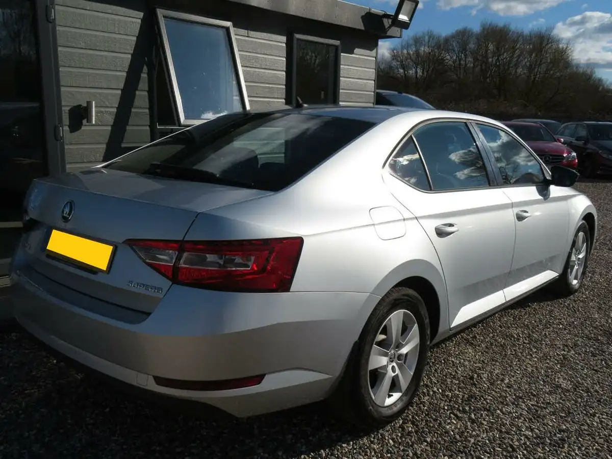 2017-skoda-superb-16tdi-s-hatchback-big-28
