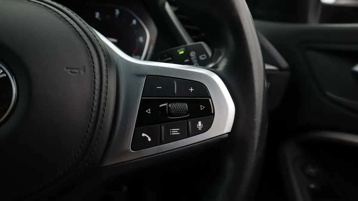 2020-bmw-1-series-20td-118d-m-sport-big-27