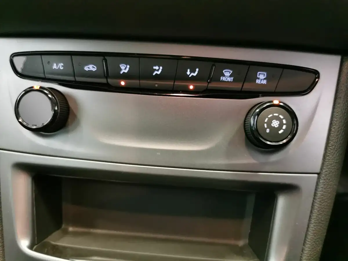 2019-vauxhall-astra-16cdti-design-110ps-ss-ecotec-blueinjection-hatchback-big-20