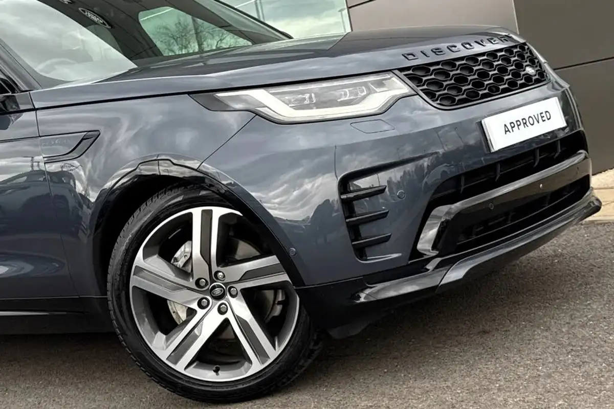 2024-land-rover-discovery-30-d300-dynamic-hse-big-24