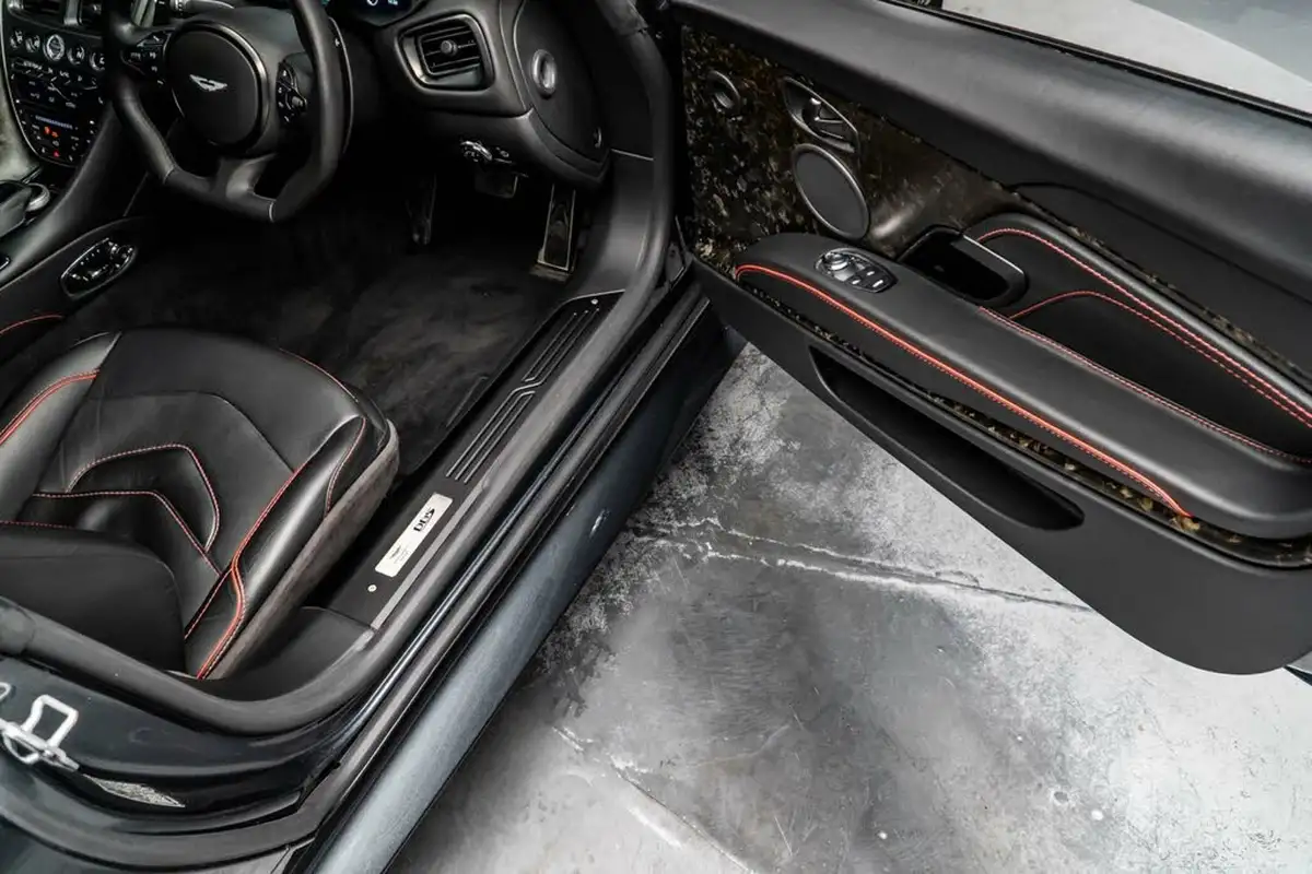 2019-aston-martin-dbs-52-v12-superleggera-big-28