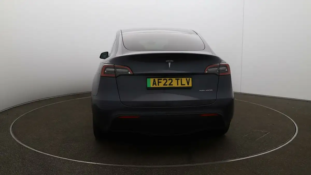 2022-tesla-model-y-e-long-range-big-50