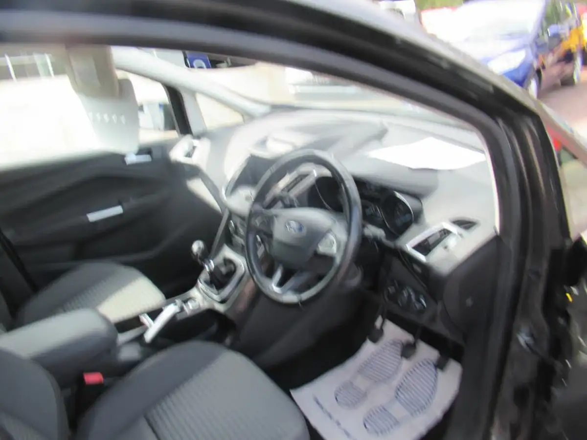 2016-ford-grand-c-max-15tdci-titanium-big-8