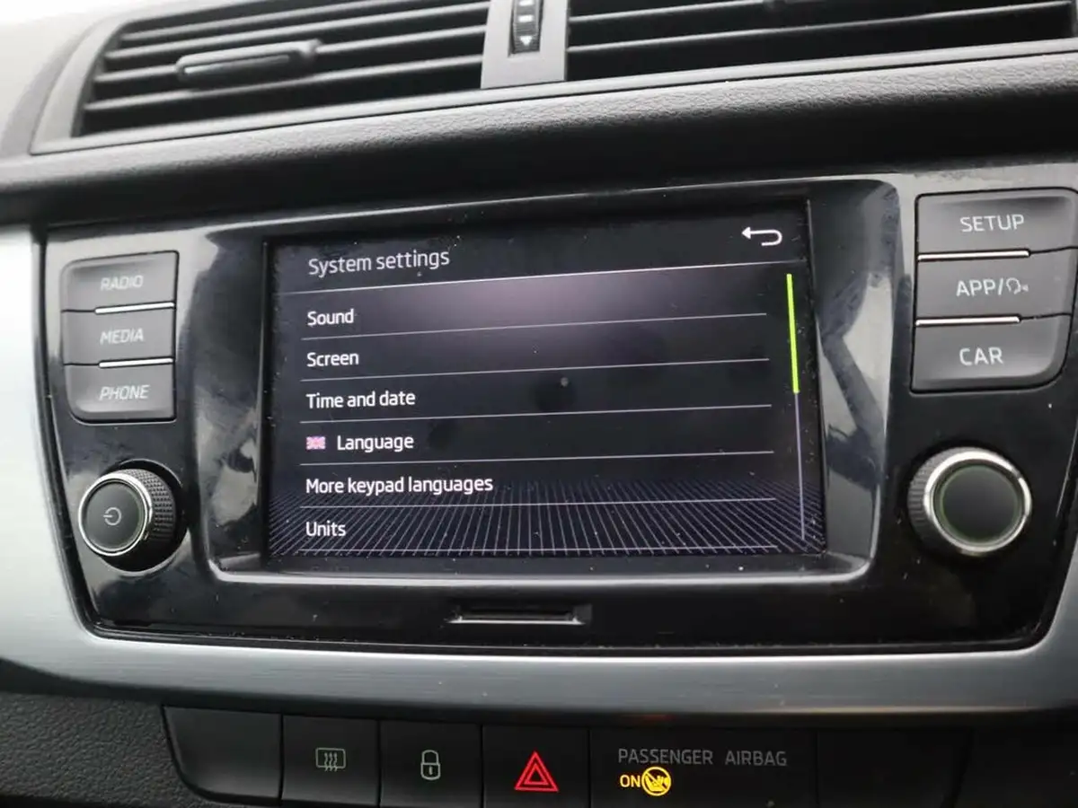 2020-skoda-fabia-10-tsi-se-95ps-estate-big-15