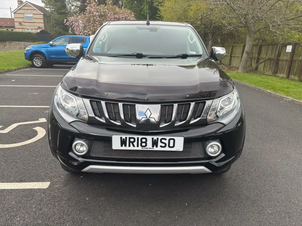 2018-mitsubishi-l200-24di-d-barbarian-eu6-big-1