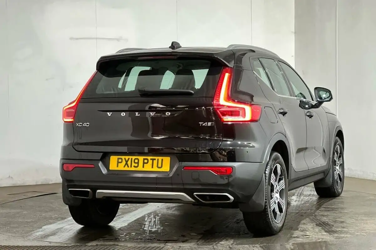 2019-volvo-xc40-20-t4-inscription-awd-big-18