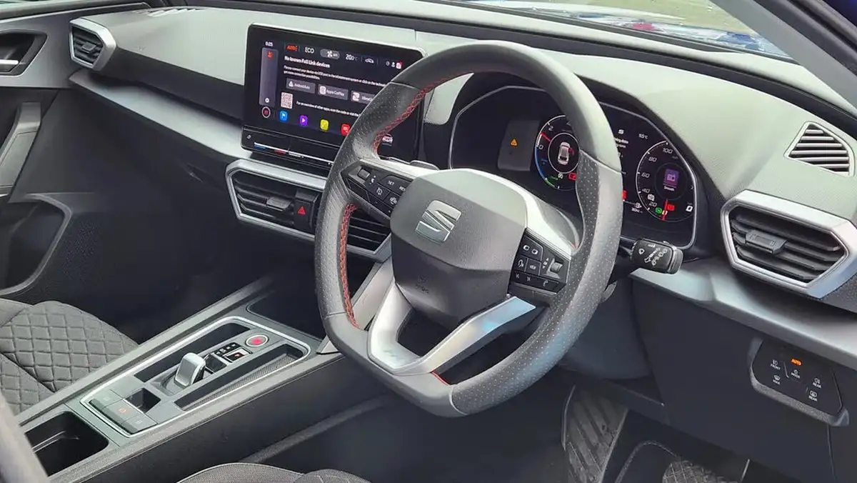 2021-seat-leon-14-e-hybrid-fr-hatchback-big-1