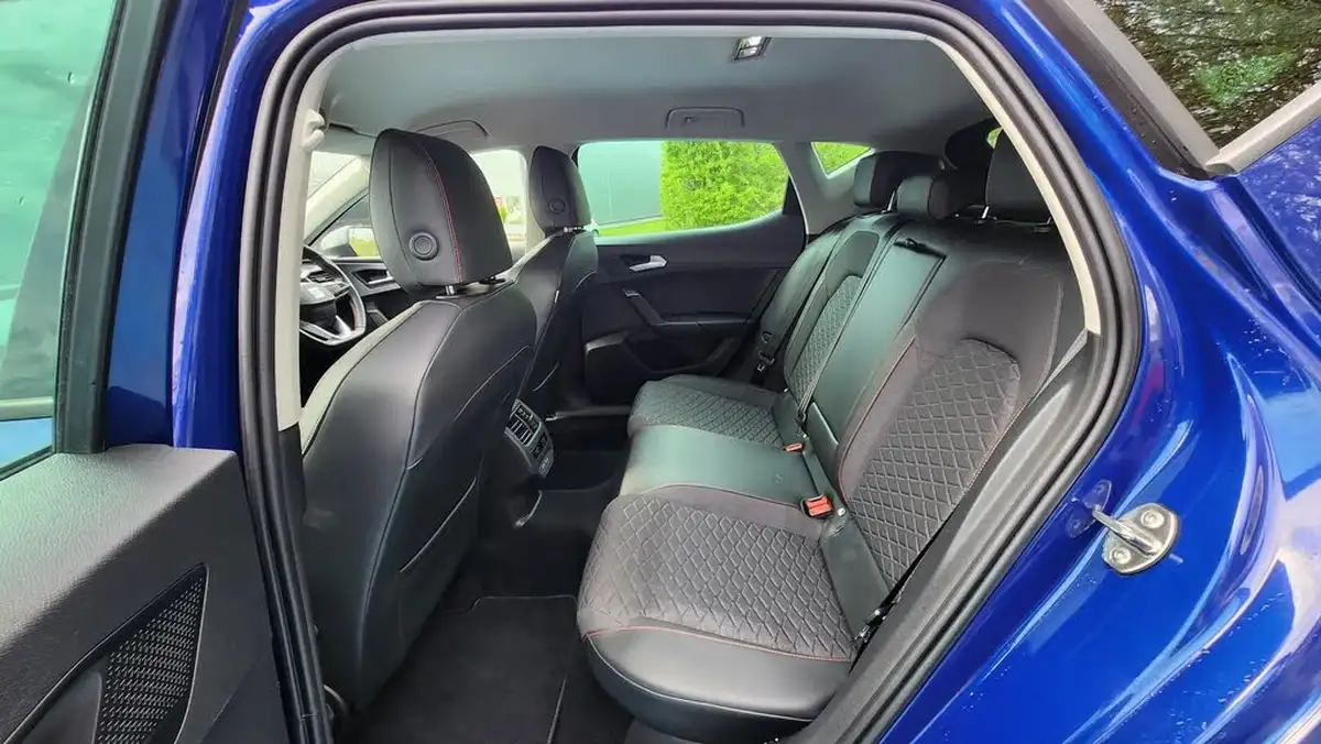 2021-seat-leon-14-e-hybrid-fr-hatchback-big-25