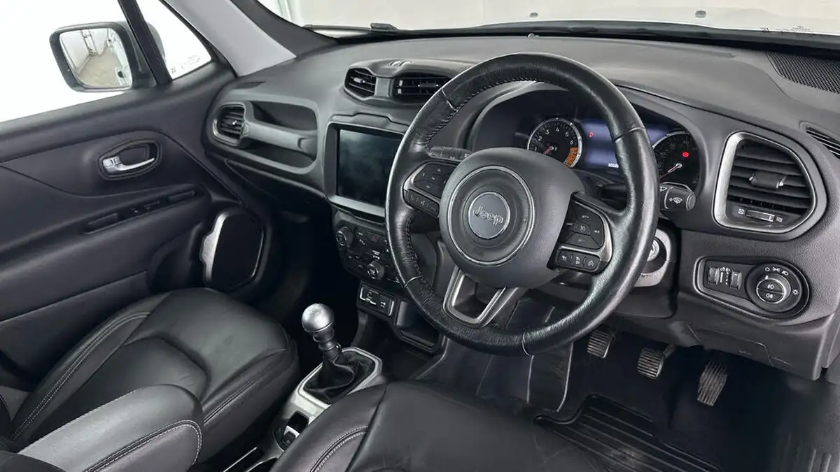 2019-jeep-renegade-10-gse-limited-big-8