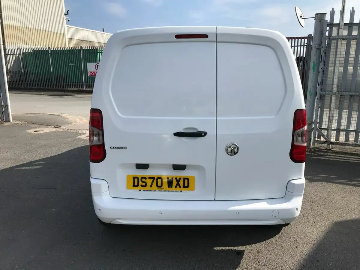 2021-vauxhall-combo-15cdti-sportive-2300-100pseu6dt-l1h1-panel-big-21