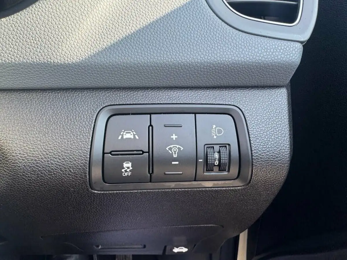 2016-hyundai-i20-14-premium-big-17