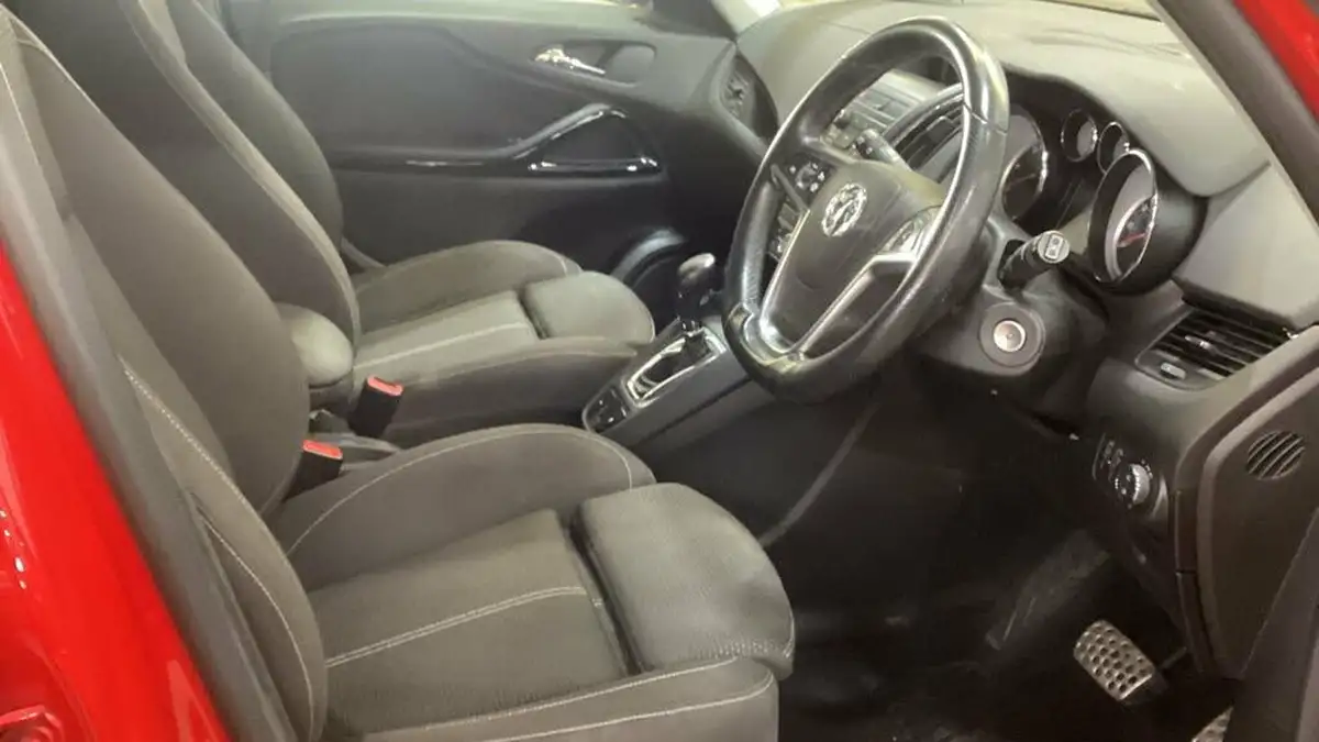 2015-vauxhall-zafira-tourer-20cdti-sri-170ps-auto-big-12