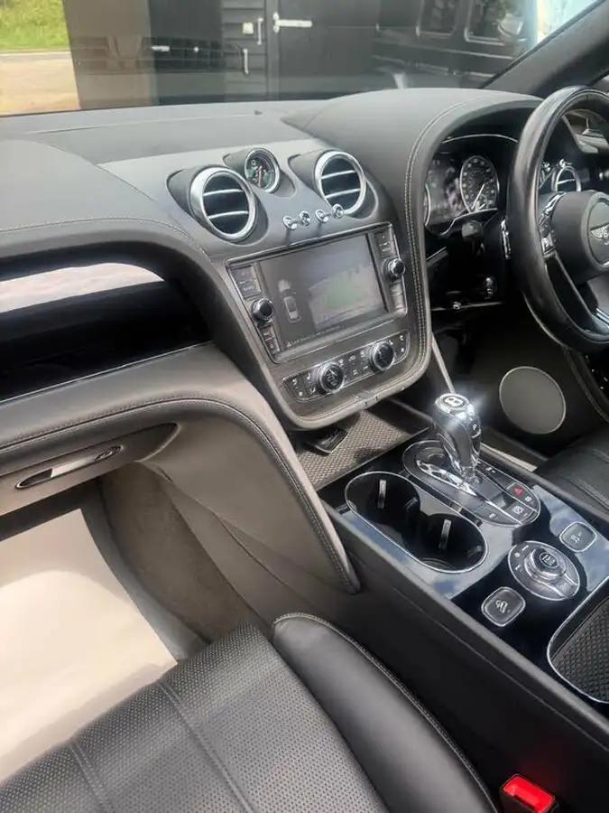 2019-bentley-bentayga-40-v8-big-12