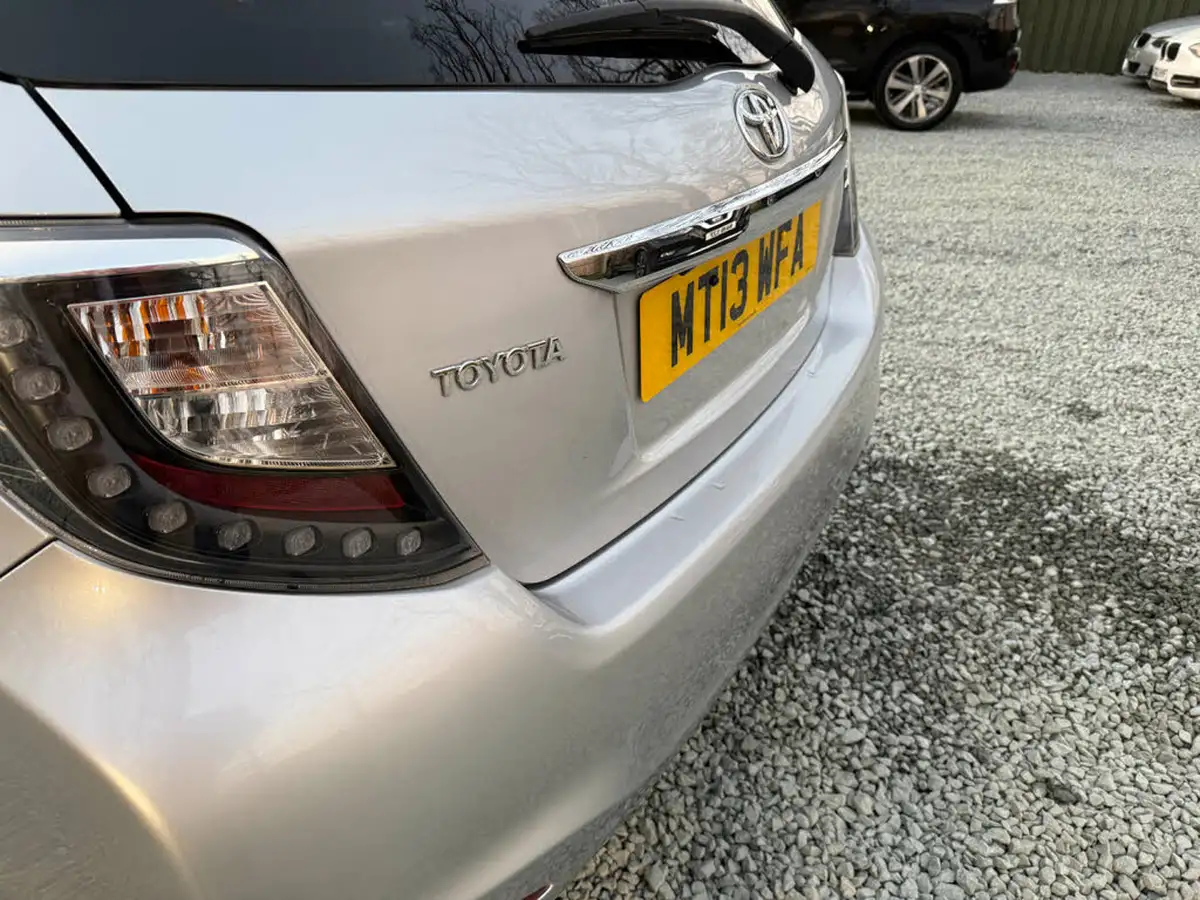2013-toyota-yaris-133-trend-vvt-i-5d-big-21