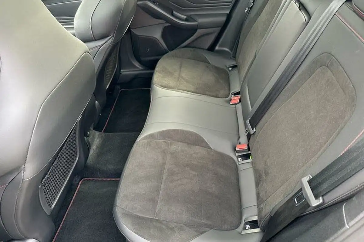 2023-ford-focus-23t-st-hatchback-auto-big-19