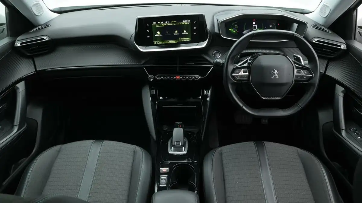 2021-peugeot-2008-suv-12-puretech-allure-premium-130bhp-eat8-big-13